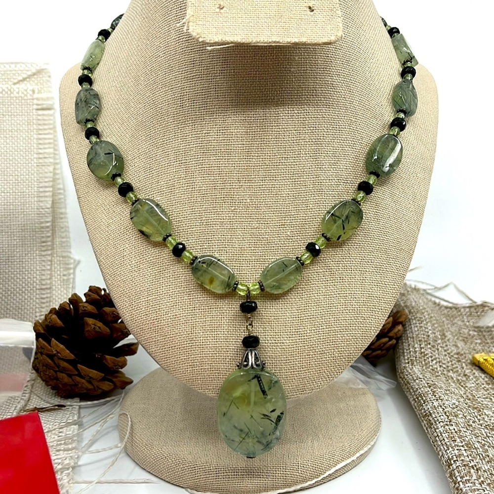 🌿Beautiful Vintage Prehnite & Black Beaded Necklace 925 Adjustable Necklace